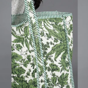 Women Green Leaf Travel Tote Bags - Image 4
