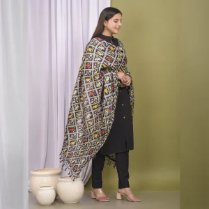 Women Black Ikat Bandhej Scarf - Image 5