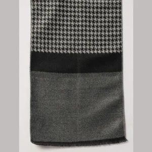 Men's Reversible Abstract Pattern Soft Wool Muffler - Image 6