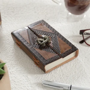 Small Leather Blank Diary With Middle C-Lock - Image 3
