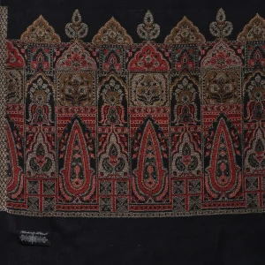 Beautiful Black Leaf Design Wool Shawl - Image 6