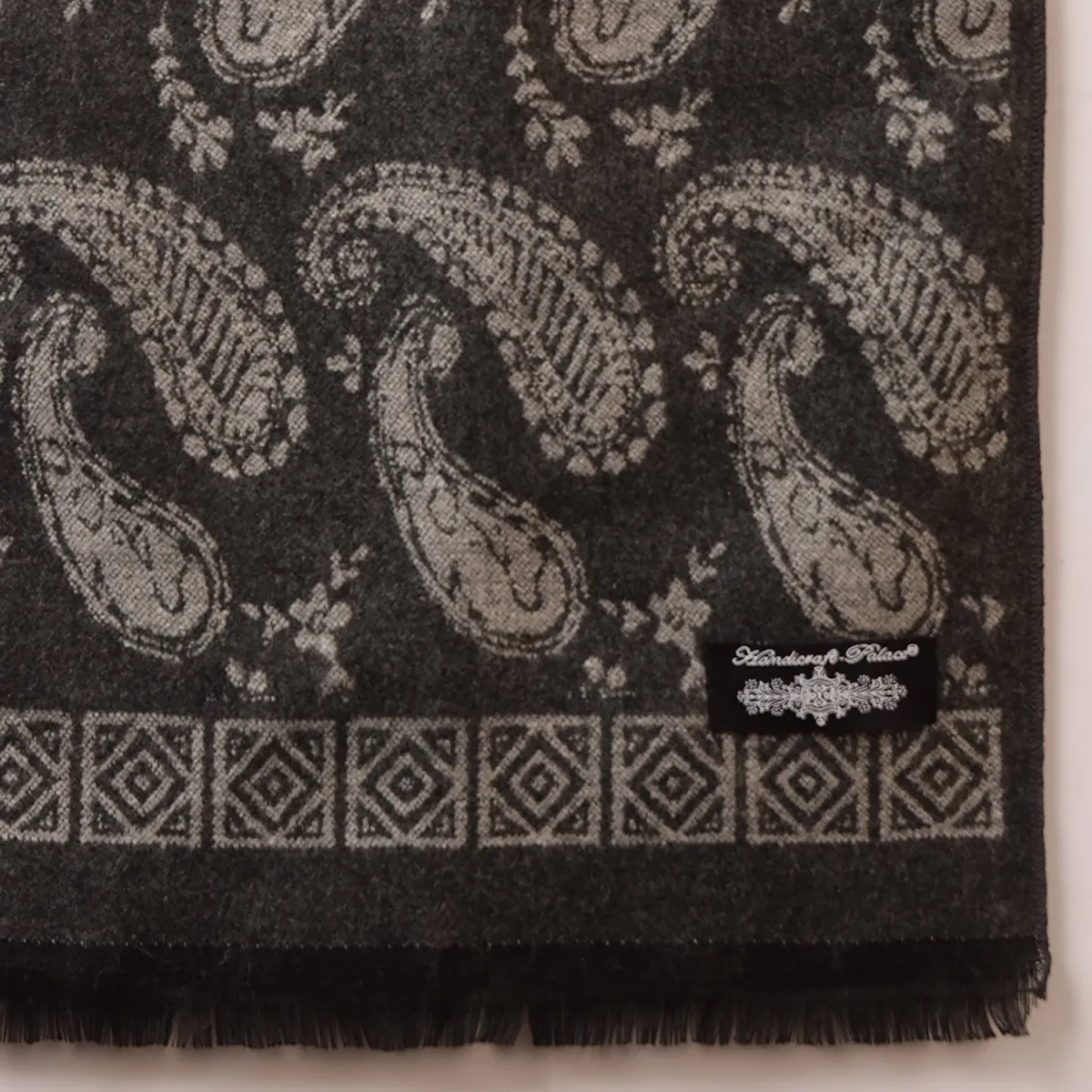 kashmiri-soft-wool-gray-paisley-mens-muffler-scarf WM-186 (3)