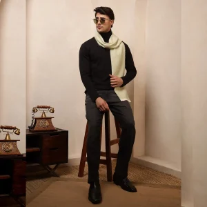 Stylish Green Herringbone Wool Muffler - Image 5