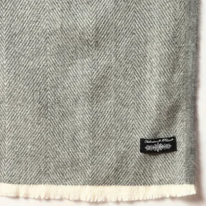 Women's Cashmere Grey Herringbone Winter Scarf - Image 7
