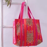 Women's Everyday Market Handbag Pink Tiger Quilted Bag - Image 2
